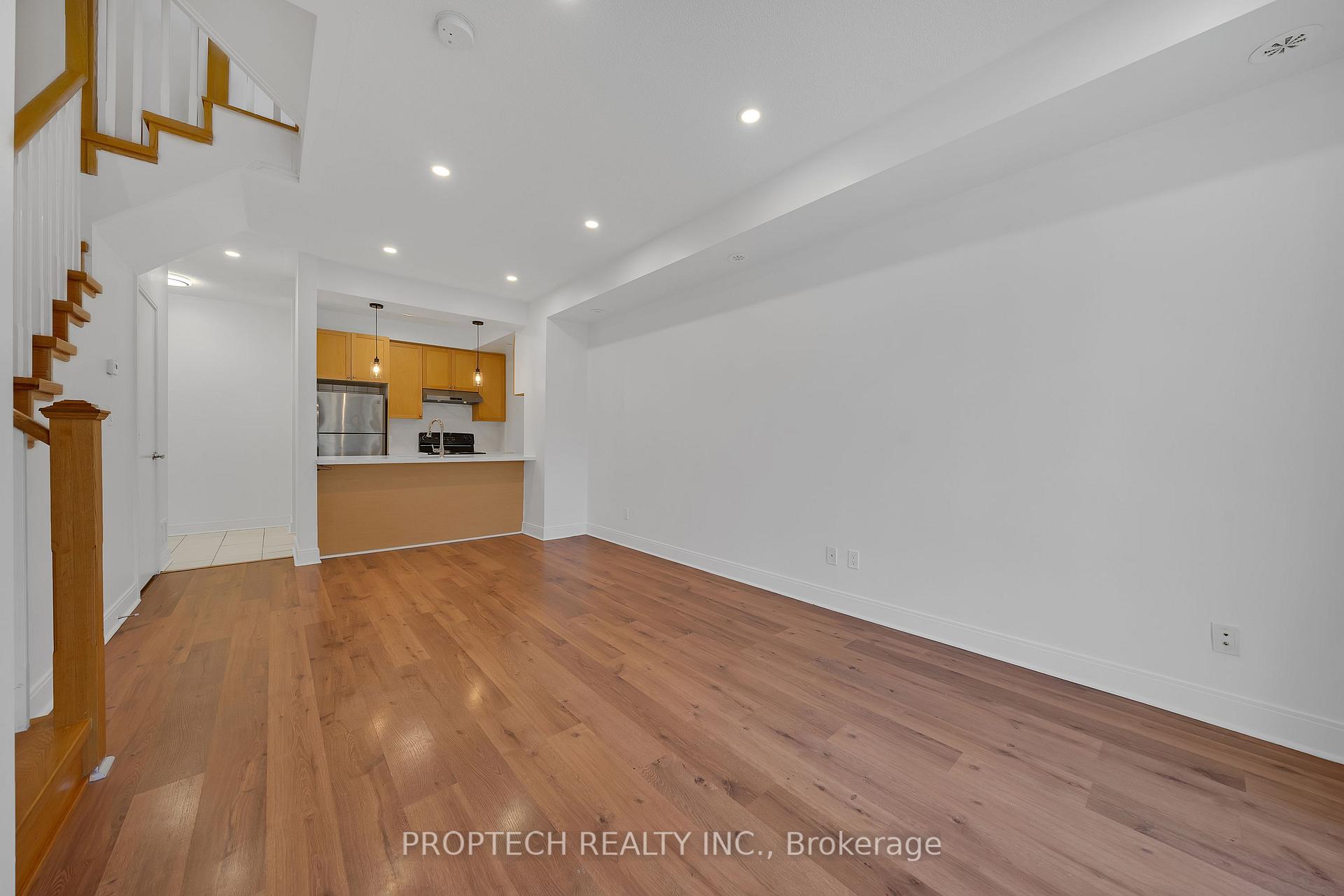 4 Bedrooms Condo at 295 Village Green,  Toronto For sale