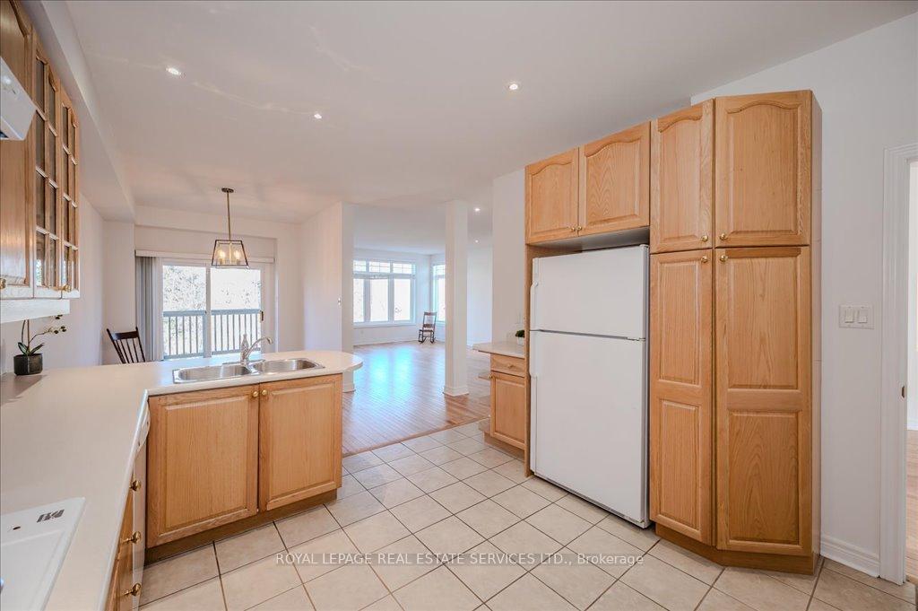 3 Bedrooms Condo at 1267 Dorval, Oakville For sale