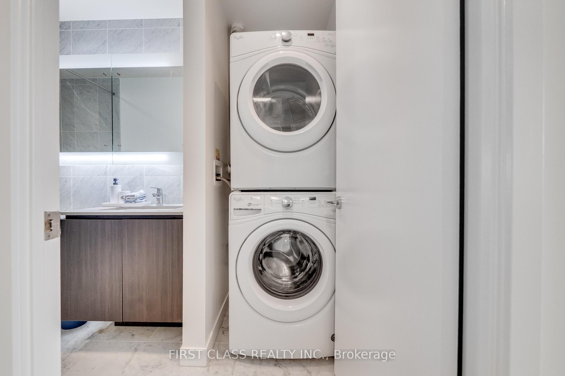 3 Bedrooms Condo at 80 Queens Wharf, Toronto For sale
