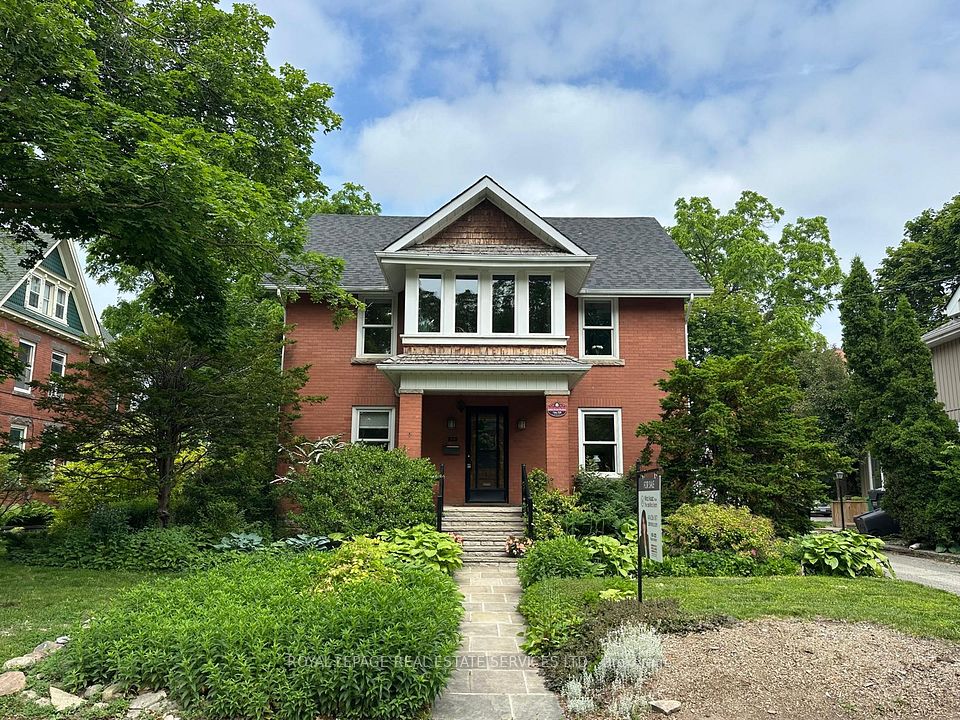32 Wellington