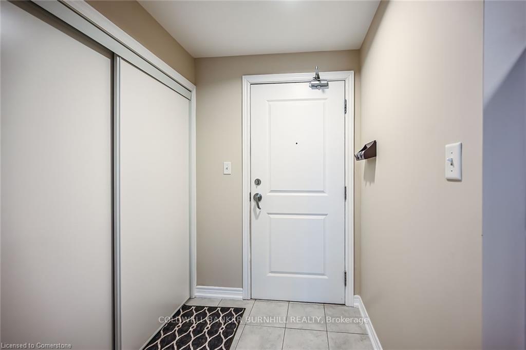 2 Bedrooms Condo at 396 Plains,  Burlington For sale