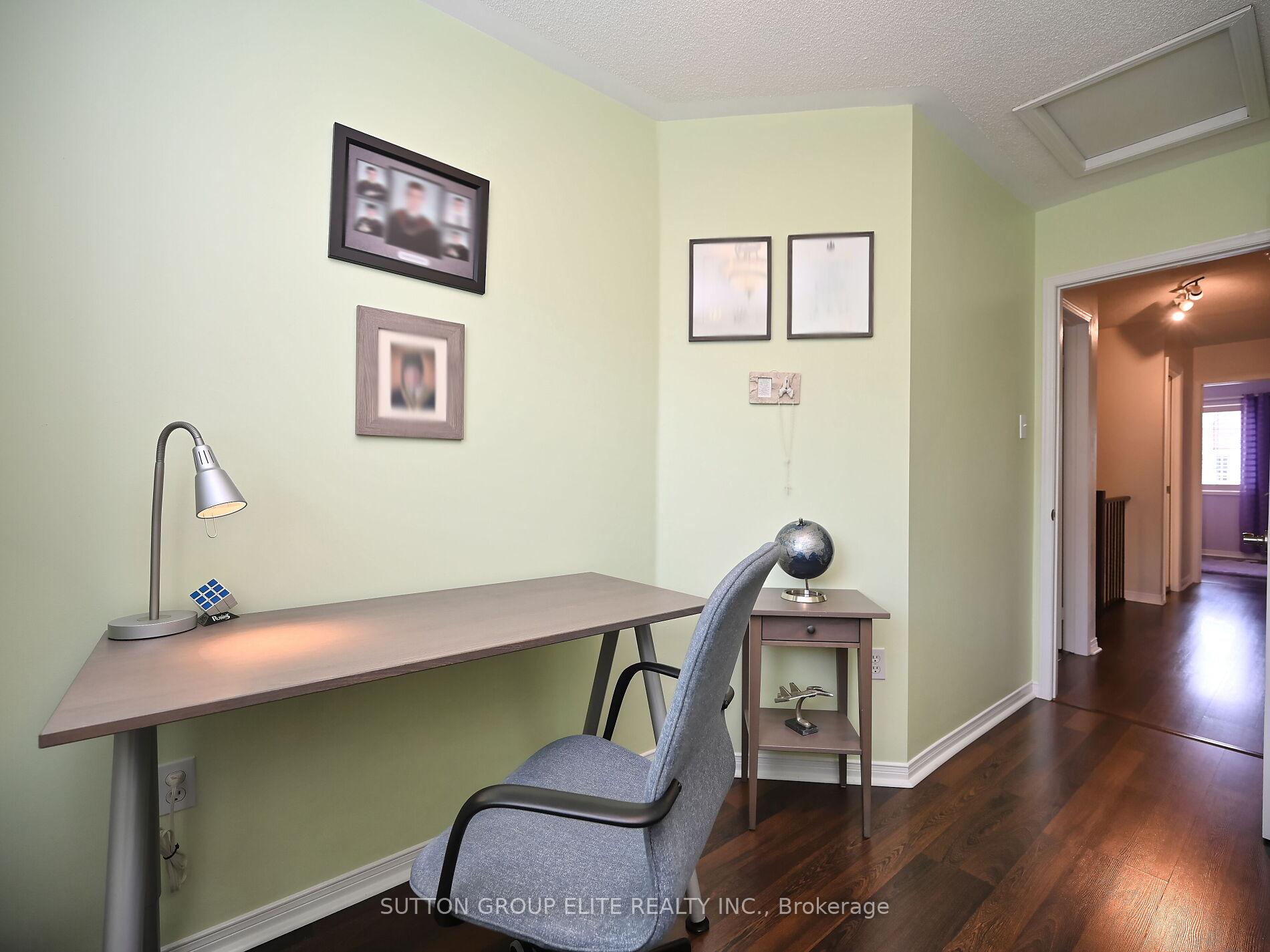 3 Bedrooms Condo at 601 Shoreline, Mississauga For sale