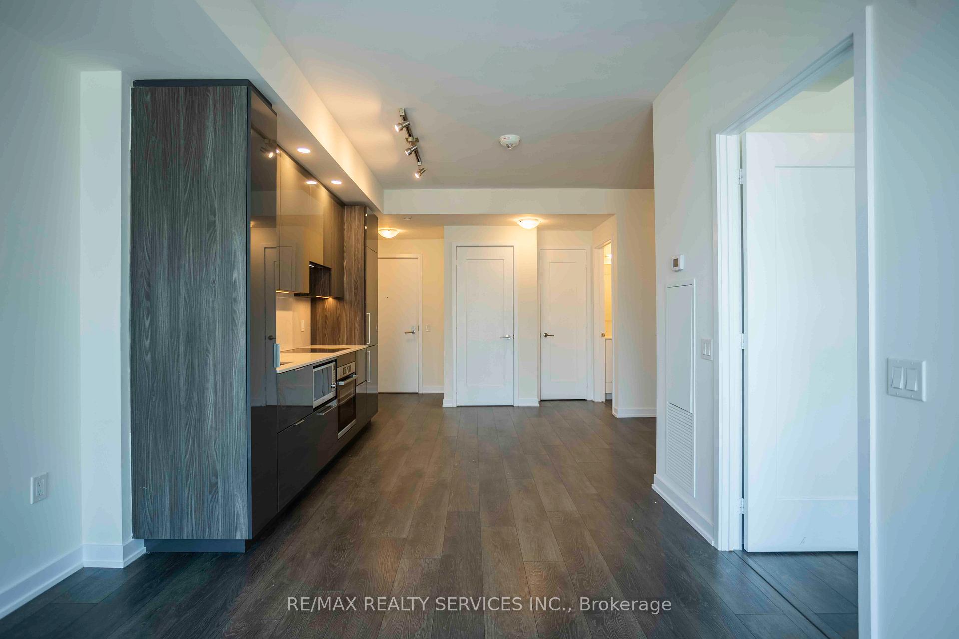 2 Bedrooms Condo at 28 Freeland, Toronto For sale