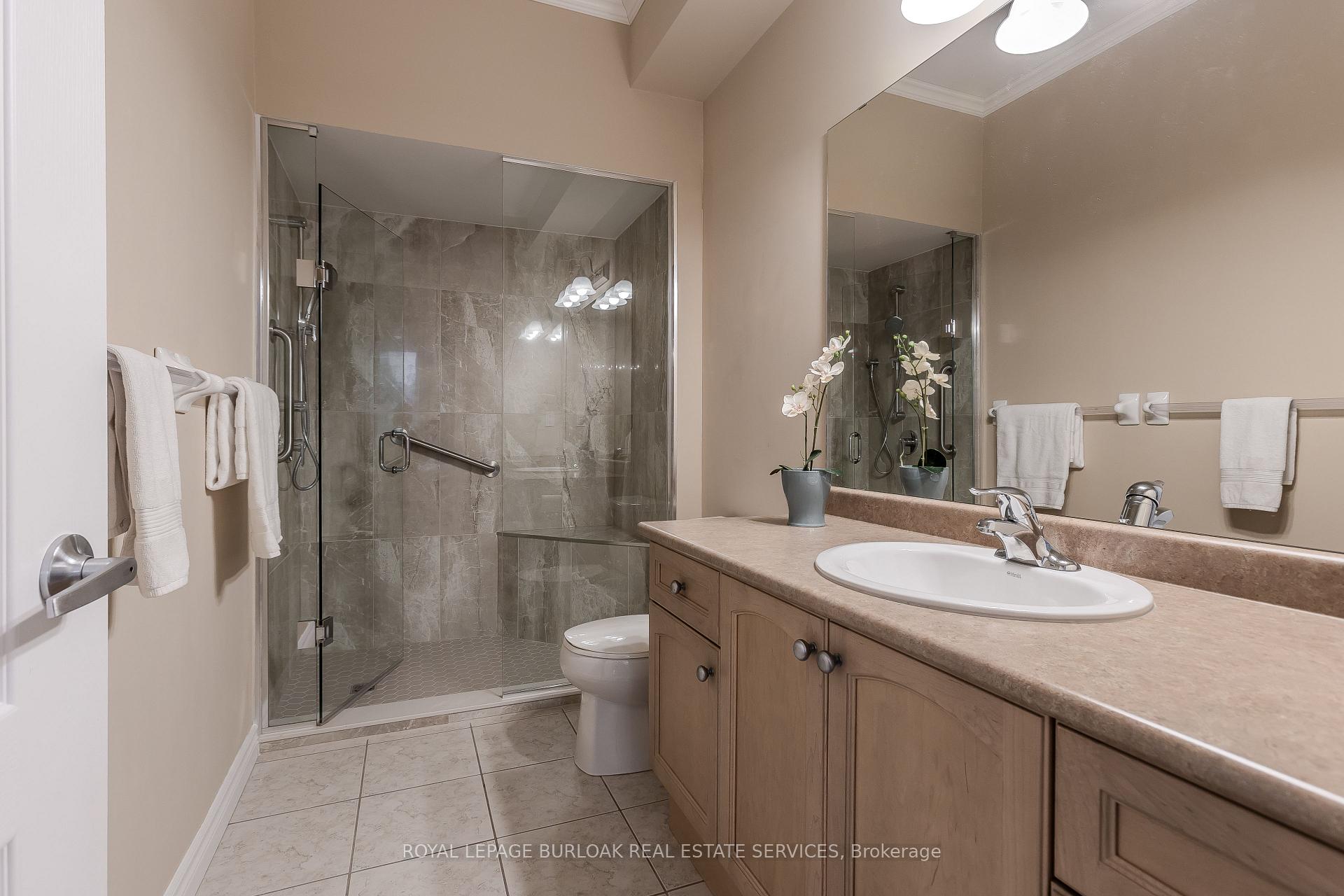 3 Bedrooms Condo at 2125 Itabashi, Burlington For sale