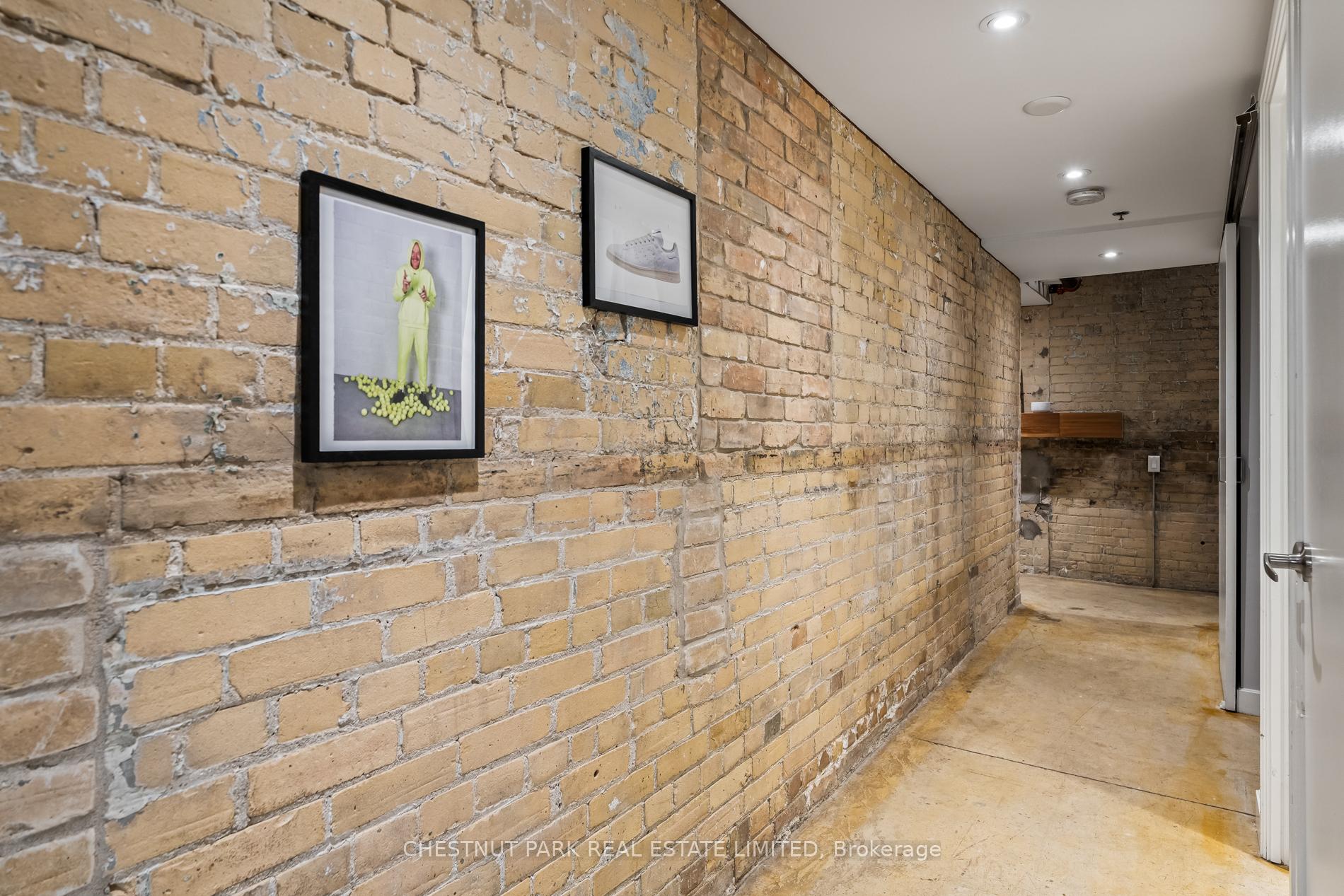 2 Bedrooms Condo at 363 Sorauren, Toronto For sale