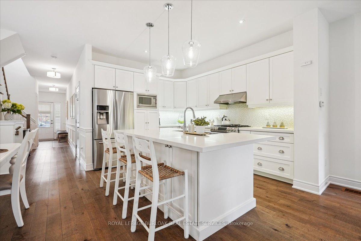 3 Bedrooms Condo at 2086 Ghent, Burlington For sale