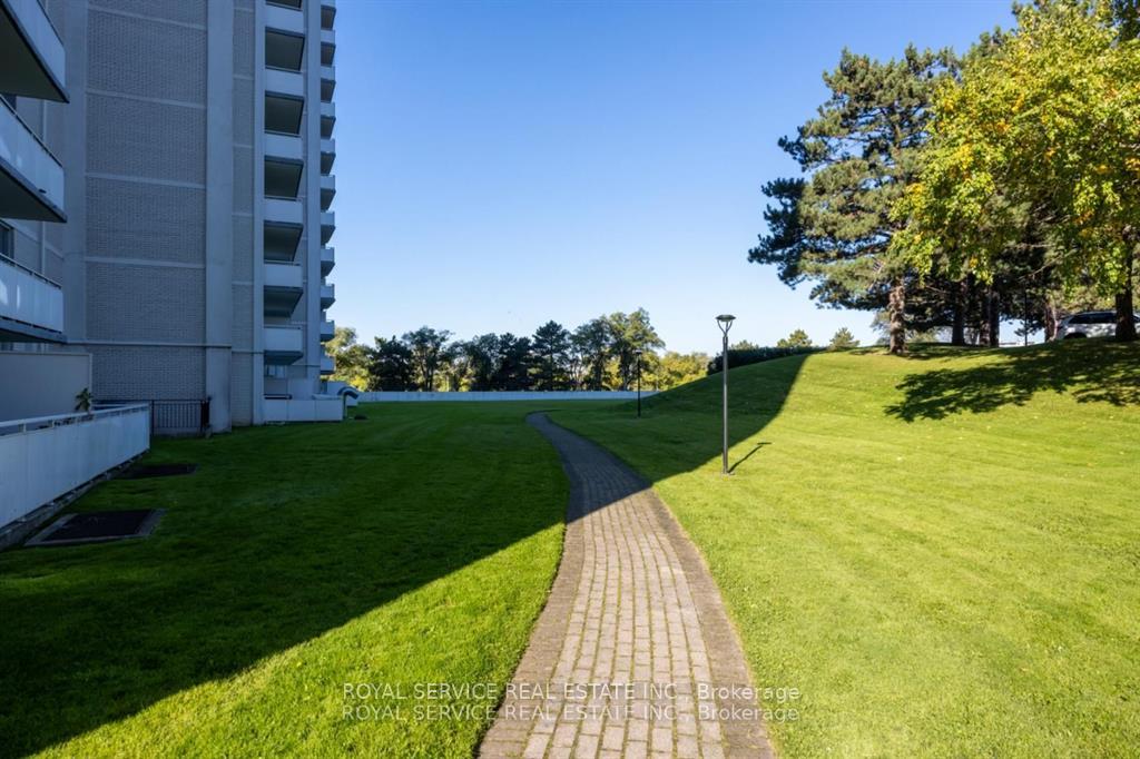 1 Bedroom Condo at 10 Parkway Forest,  Toronto For sale