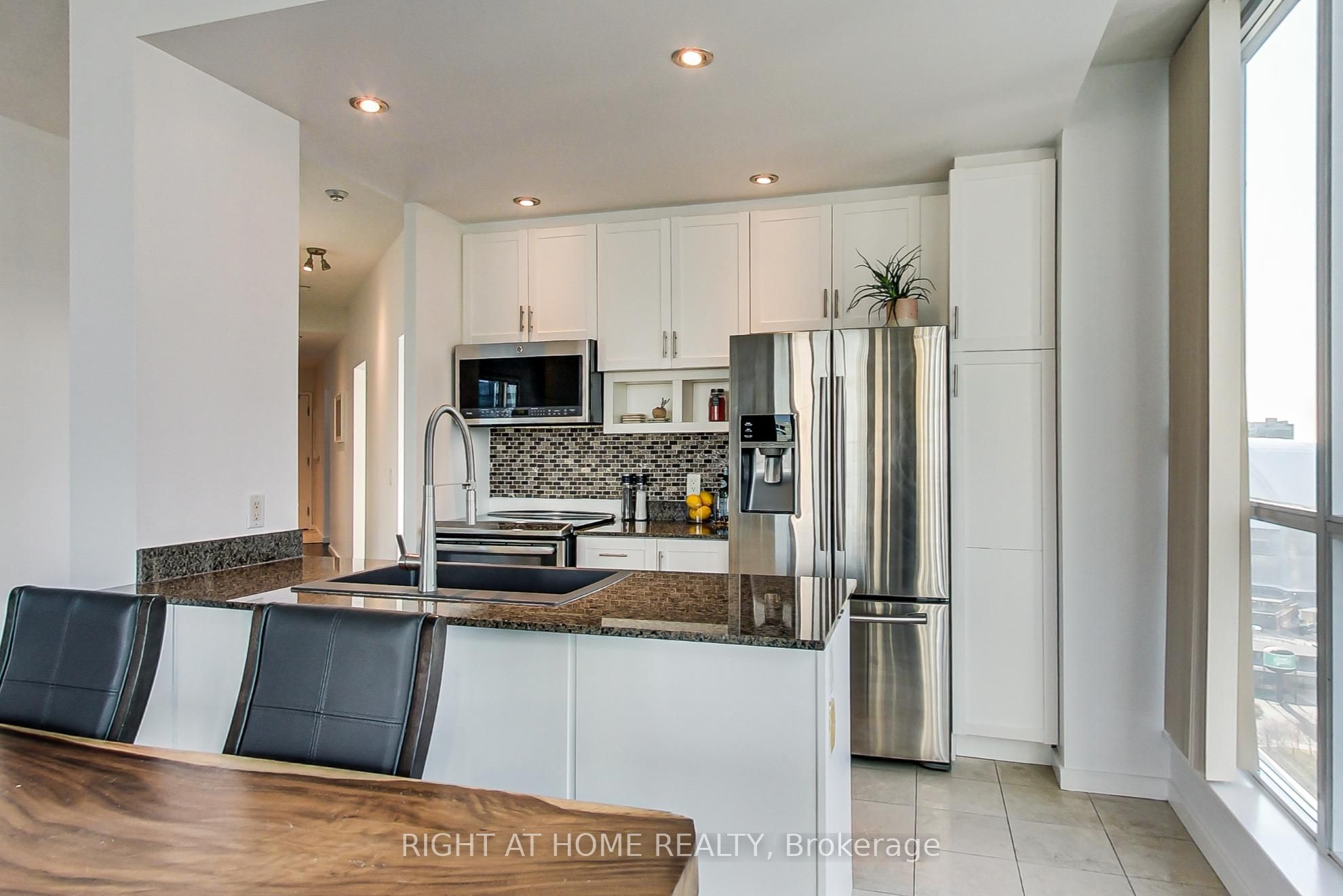 8 York Street W, #3102