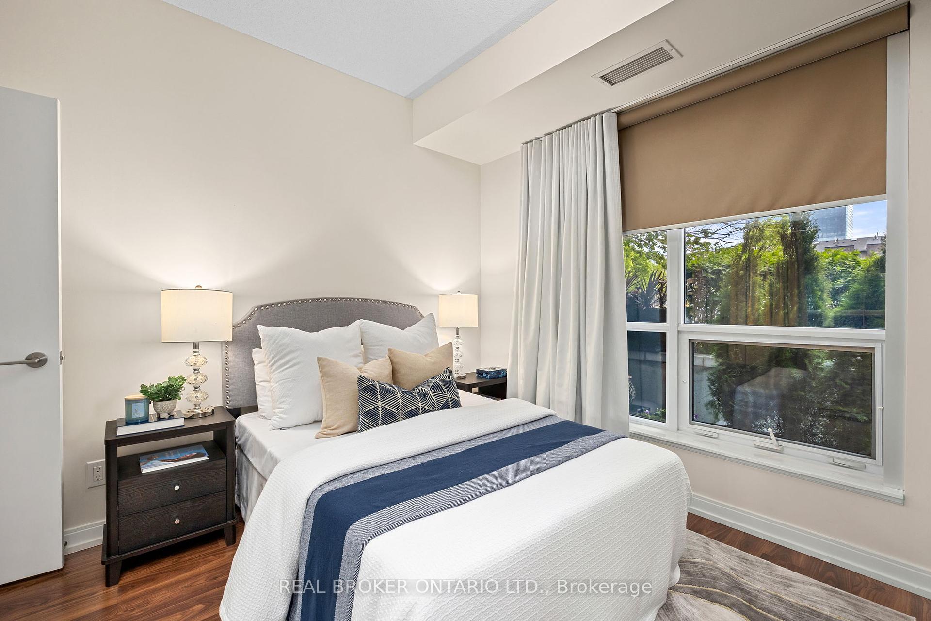 2 Bedrooms Condo at 181 Village Green, Toronto For sale