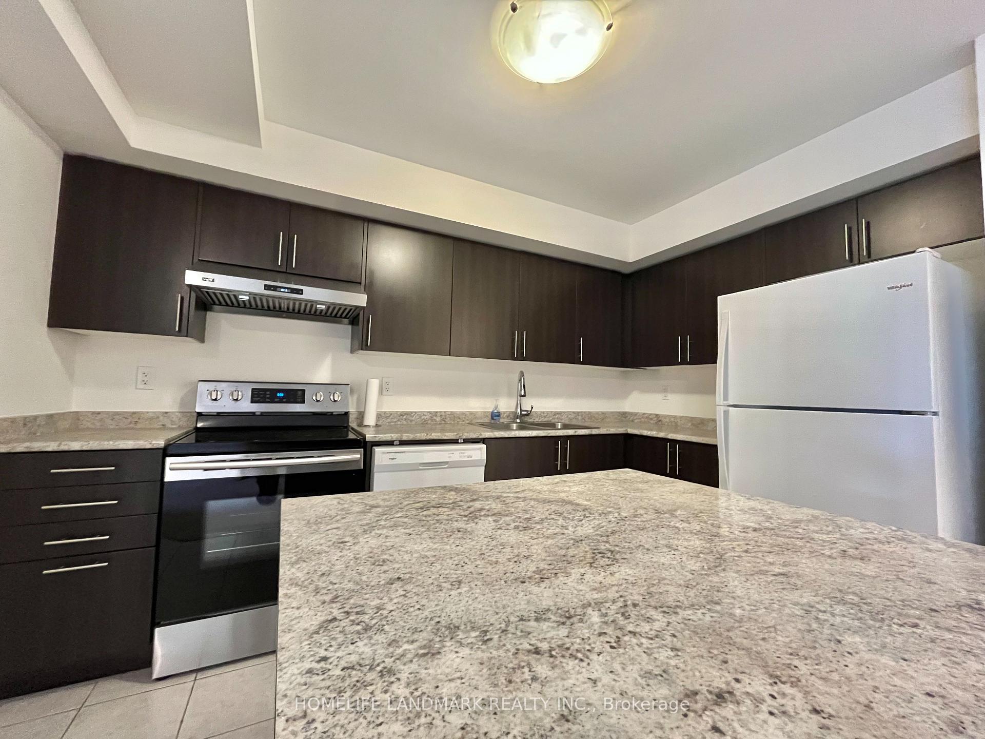 3 Bedrooms Condo at 13 Eaton Park, Toronto For sale