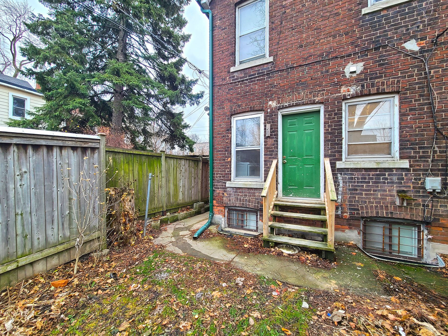 1450 Dundas Street E Main
