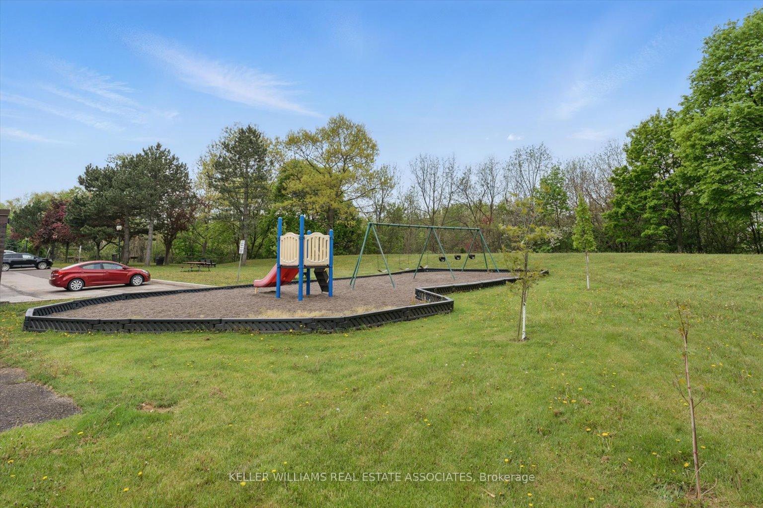 2 Bedrooms Condo at 966 Inverhouse, Mississauga For sale