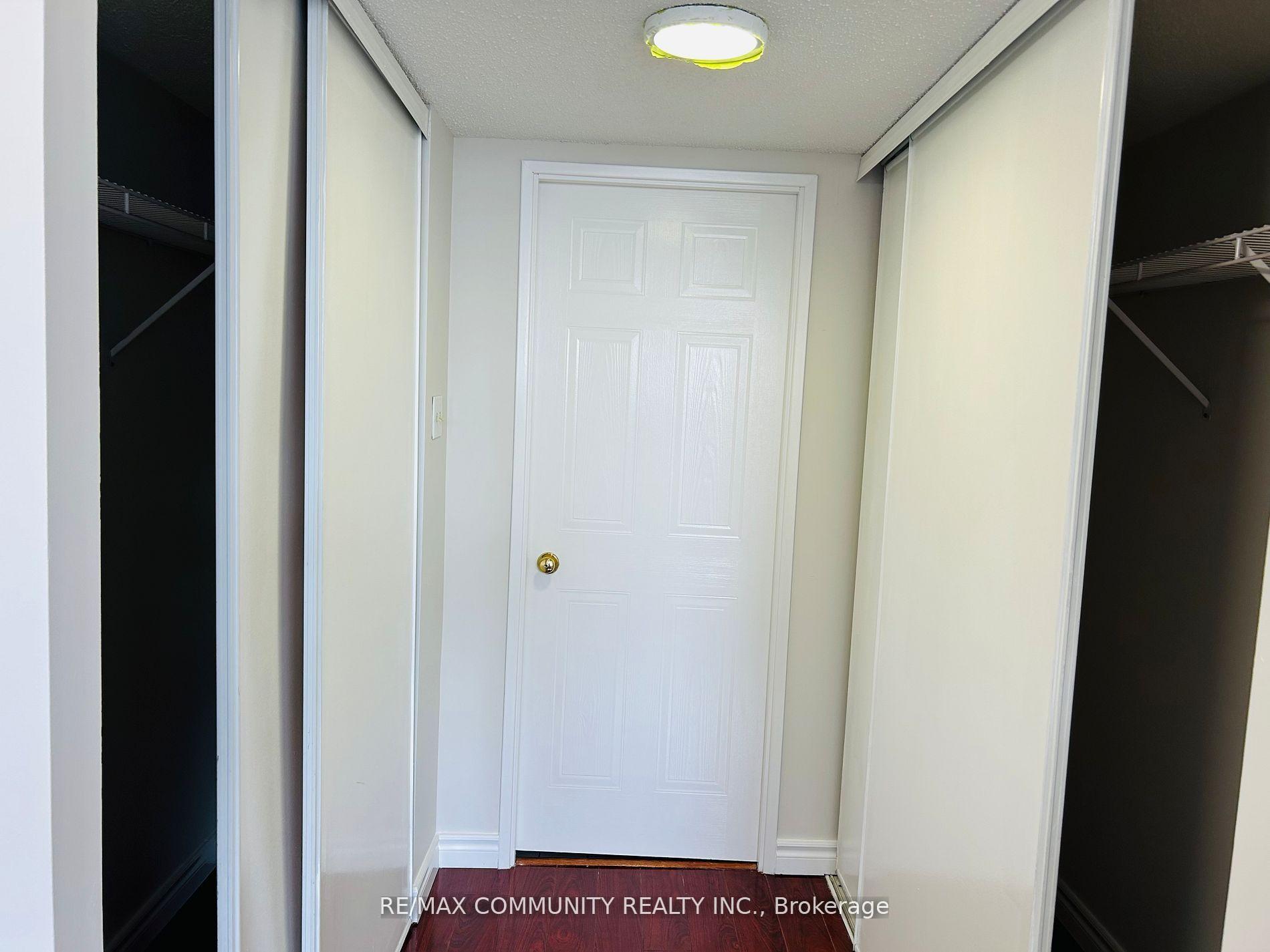 2 Bedrooms Condo at 430 Mclevin, Toronto For sale