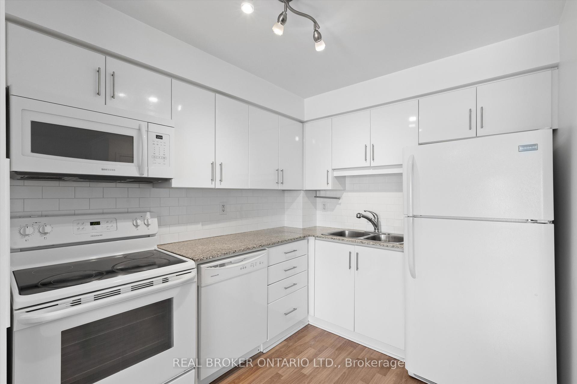 1 Bedroom Condo at 2035 Sheppard, Toronto For sale