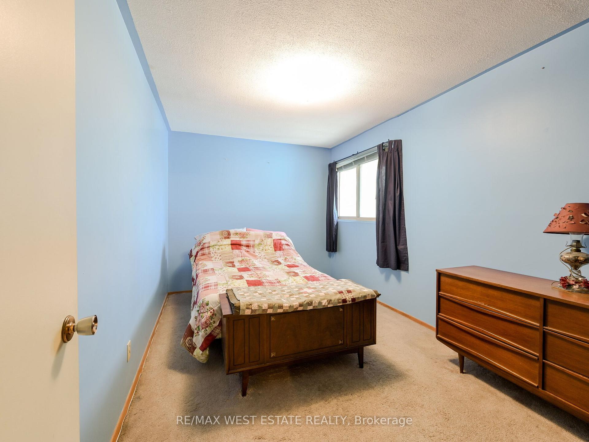 4 Bedrooms Condo at 3665 Flamewood,  Mississauga For sale