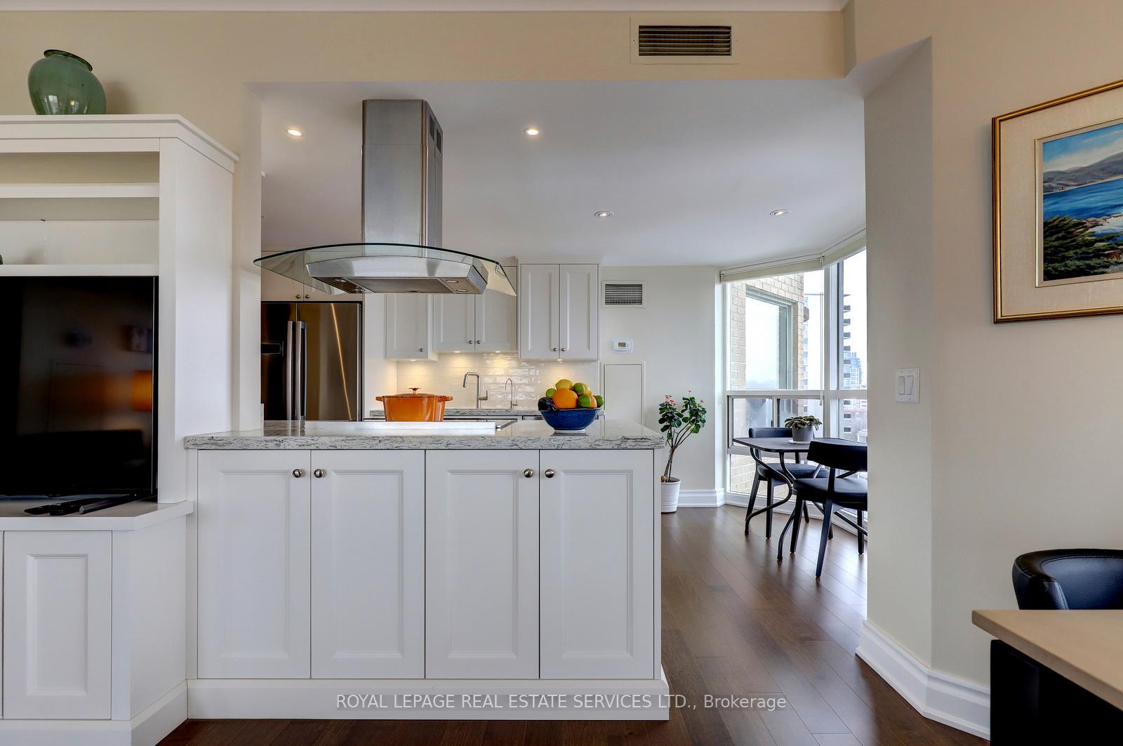 2 Bedrooms Condo at 2190 Lakeshore, Burlington For sale
