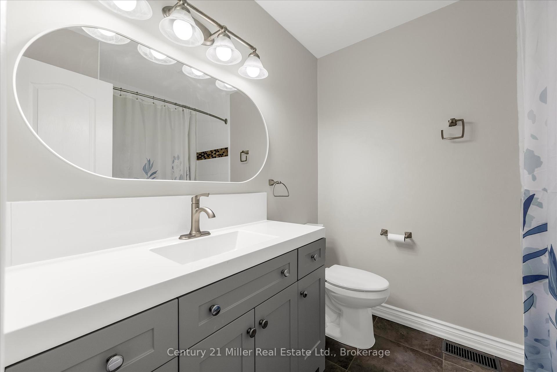 3 Bedrooms Condo at 1531 Westminster, Burlington For sale