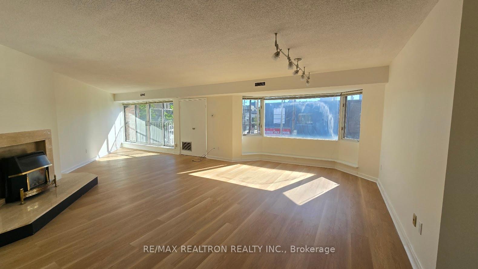 2 Bedrooms Condo at 70 Elmsthorpe, Toronto For sale