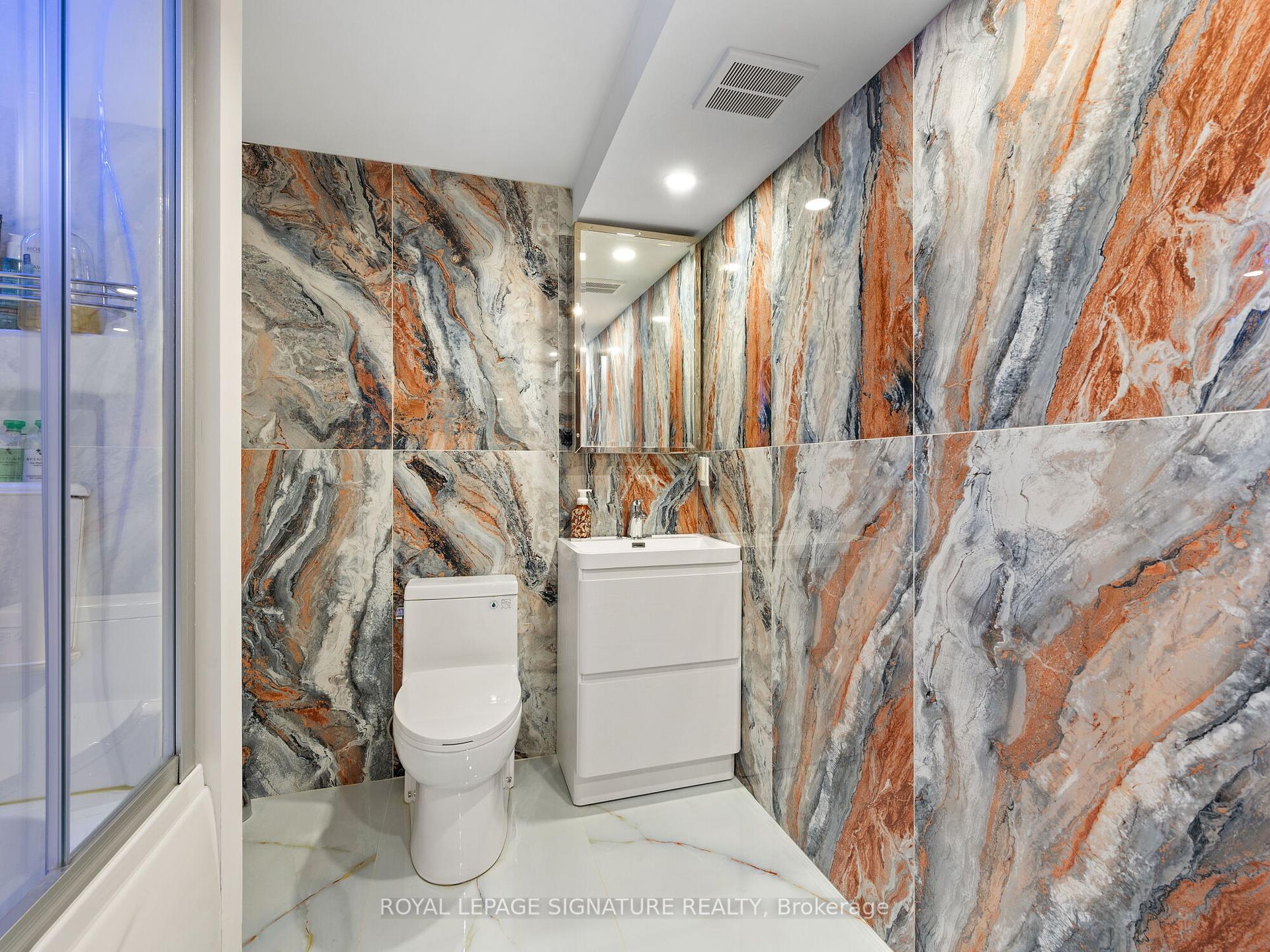 3 Bedrooms Condo at 484 Millen,  Hamilton For sale