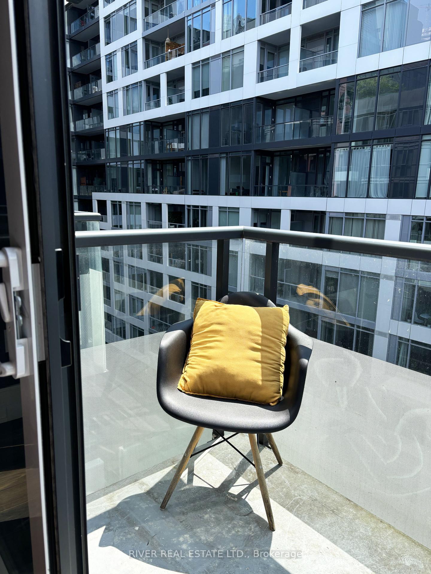 1 Bedroom Condo at 560 Front,  Toronto For sale