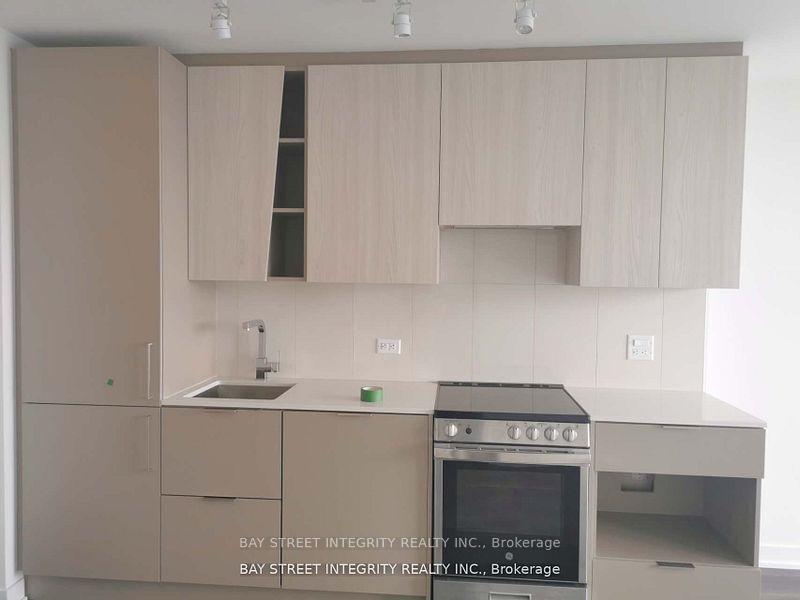 2 Bedrooms Condo at 3900 Confederation, Mississauga For sale