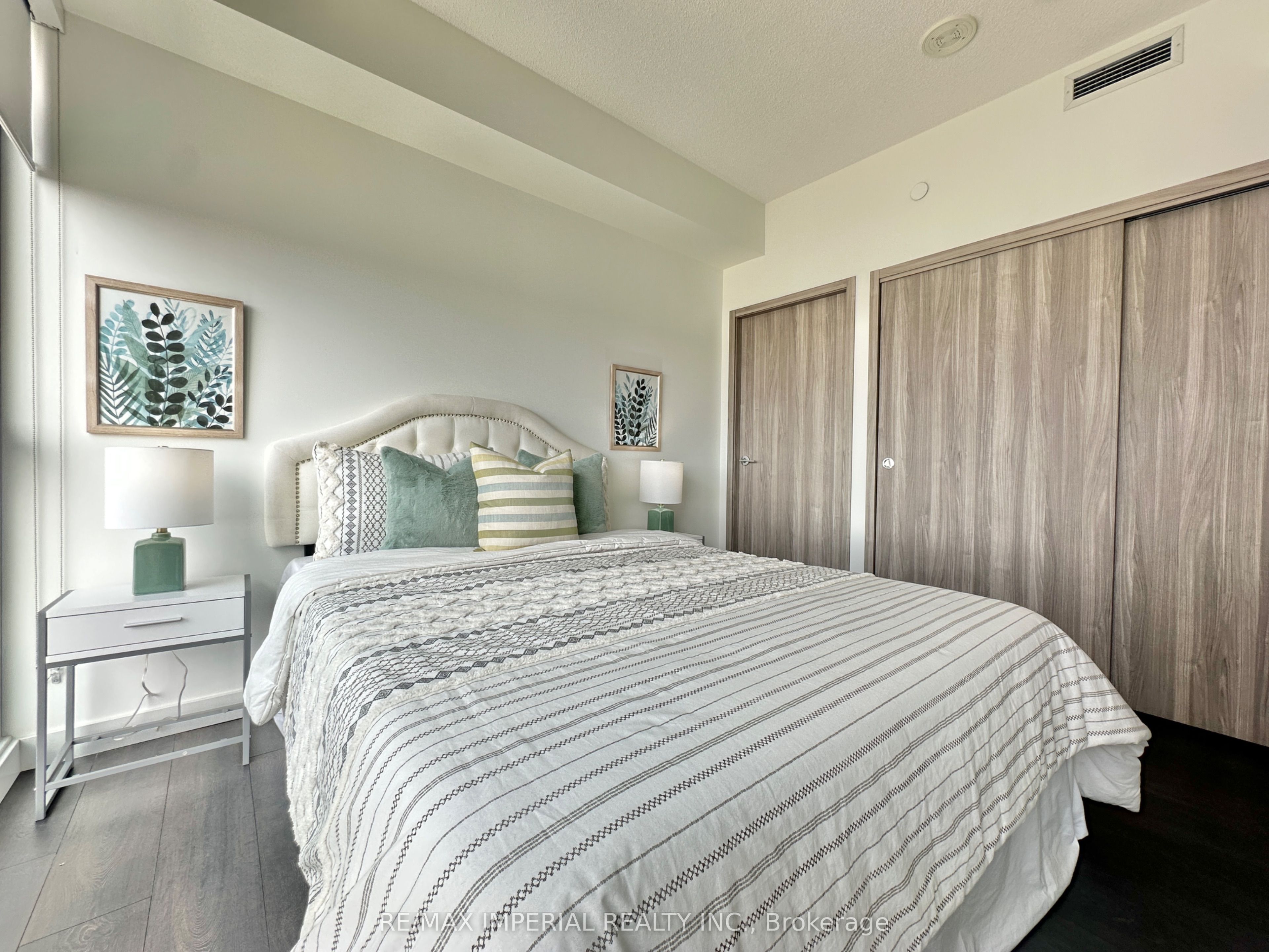 85 McMahon Drive, #1806