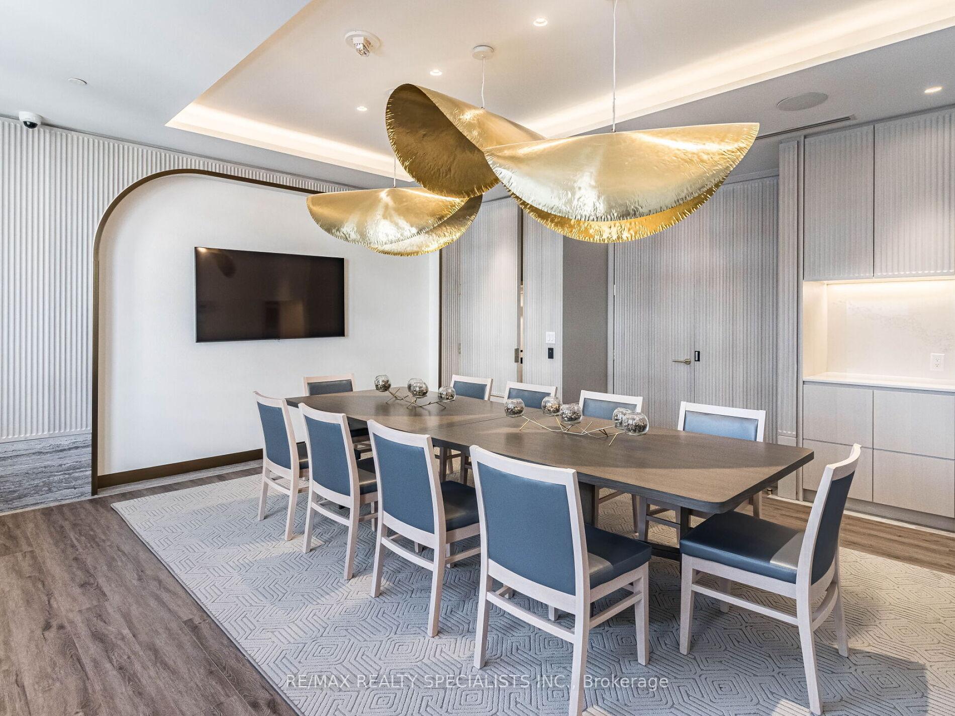 3 Bedrooms Condo at 480 Front,  Toronto For sale