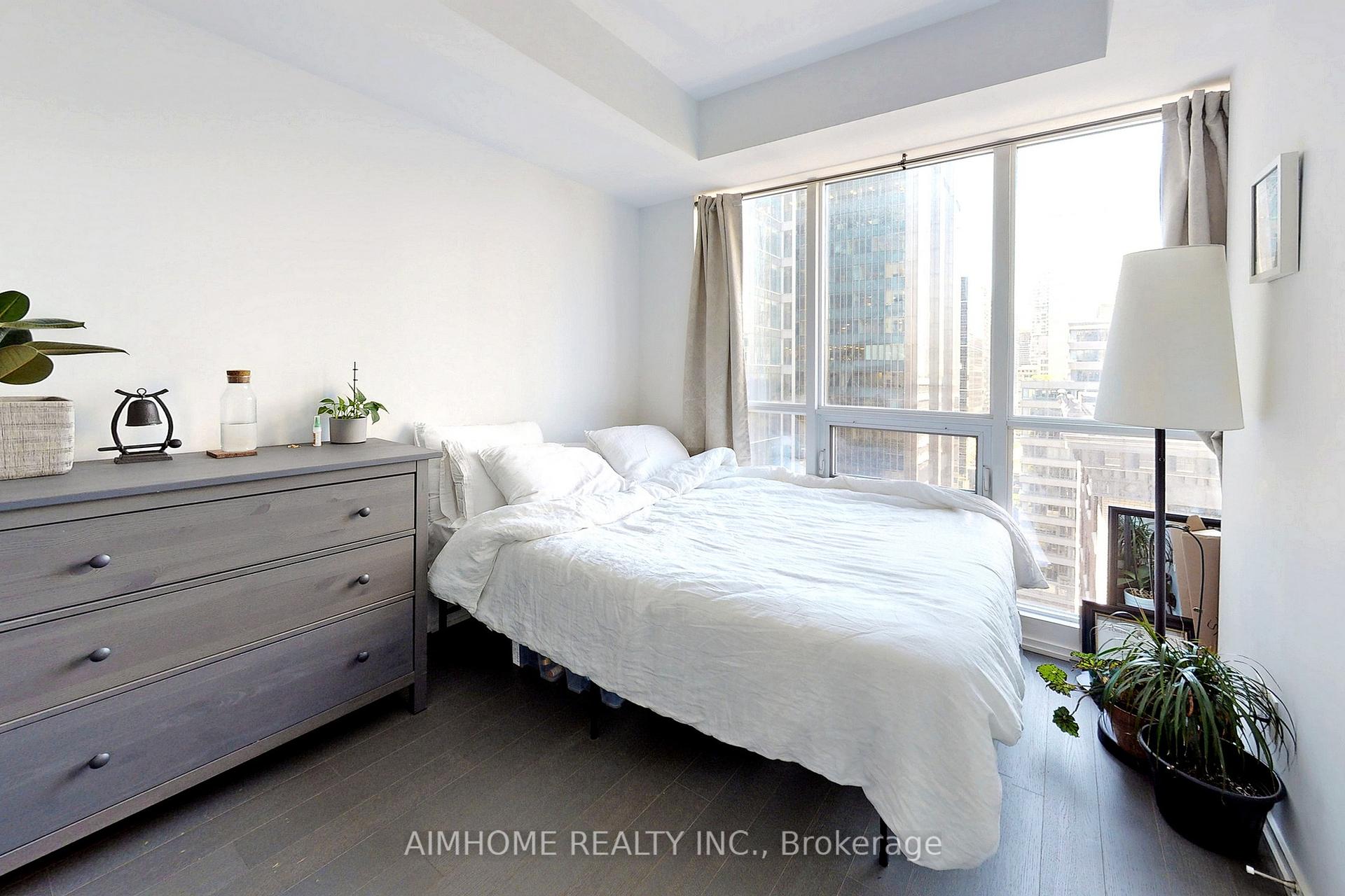 2 Bedrooms Condo at 70 temprance, Toronto For sale