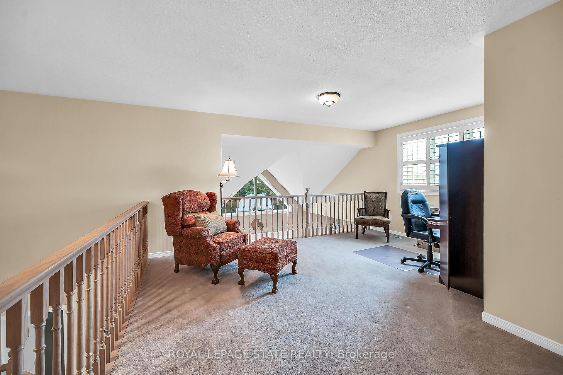 3 Bedrooms Condo at 212 Stonehenge,  Hamilton For sale