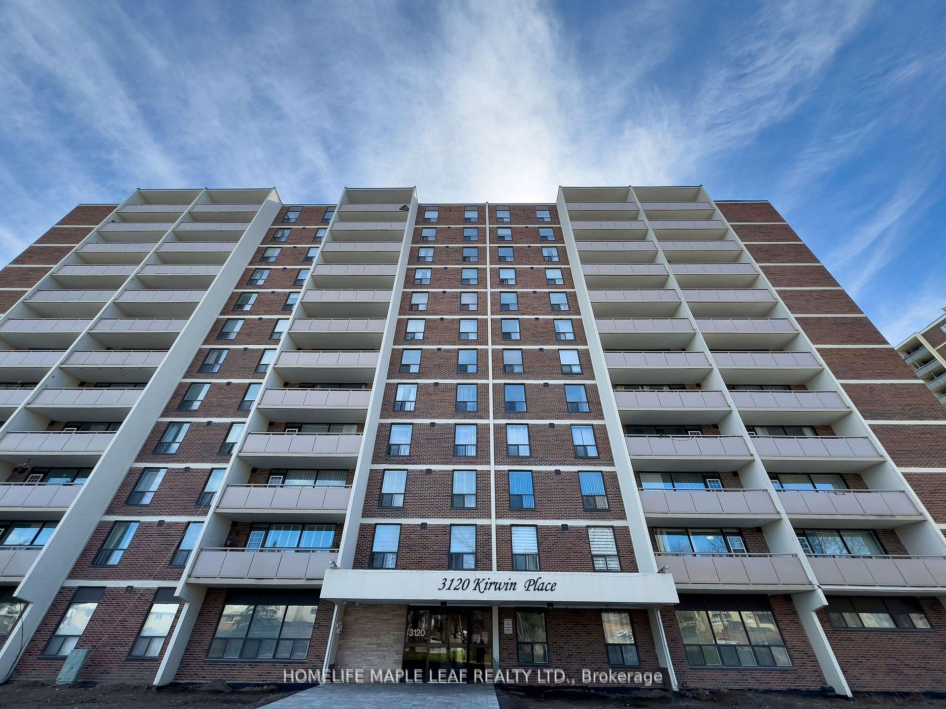 3 Bedrooms Condo at 3120 Kirwin, Mississauga For sale