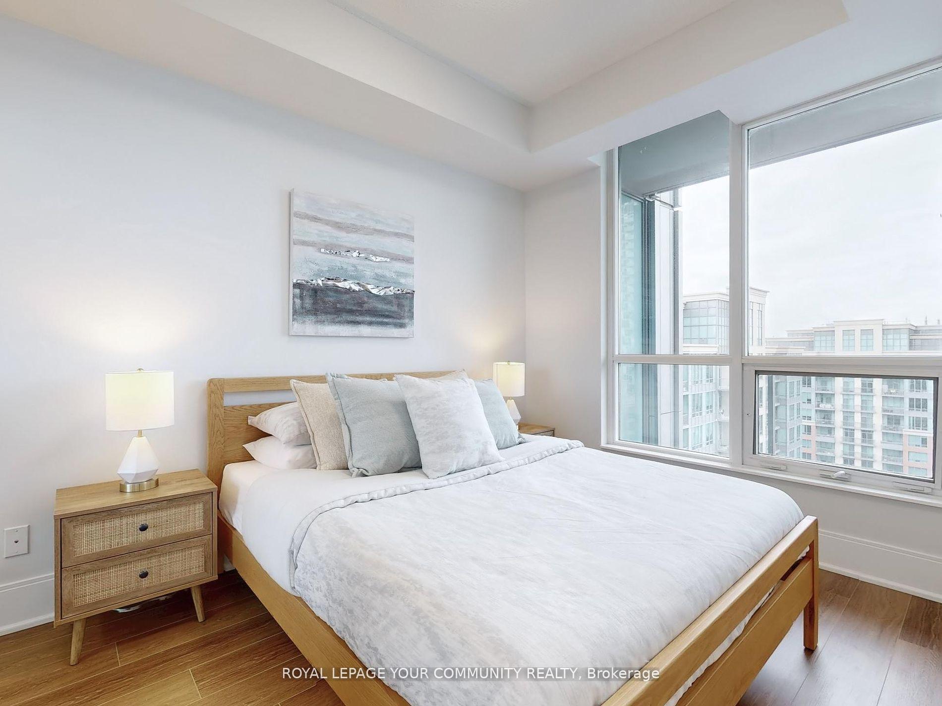 2 Bedrooms Condo at 15 Viking, Toronto For sale