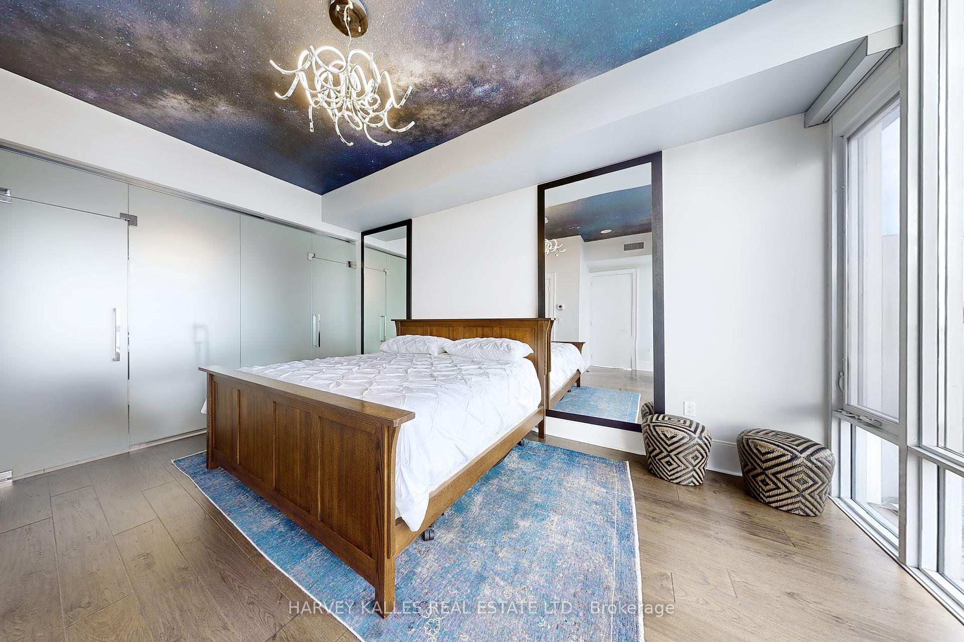 29 Queens Quay N/A E 1006