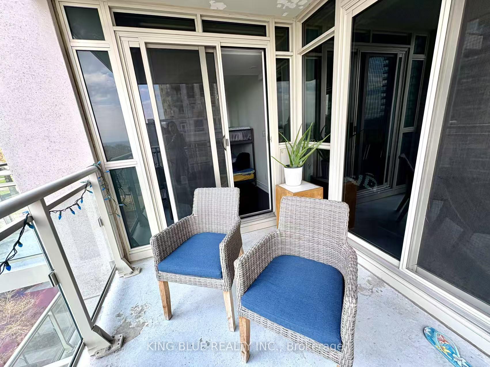 3 Bedrooms Condo at 35 Bastion,  Toronto For sale