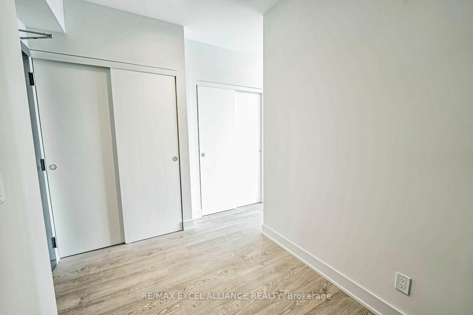 2 Bedrooms Condo at 8 Cumberland,  Toronto For sale