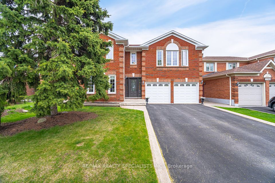 2582 Ambercroft
