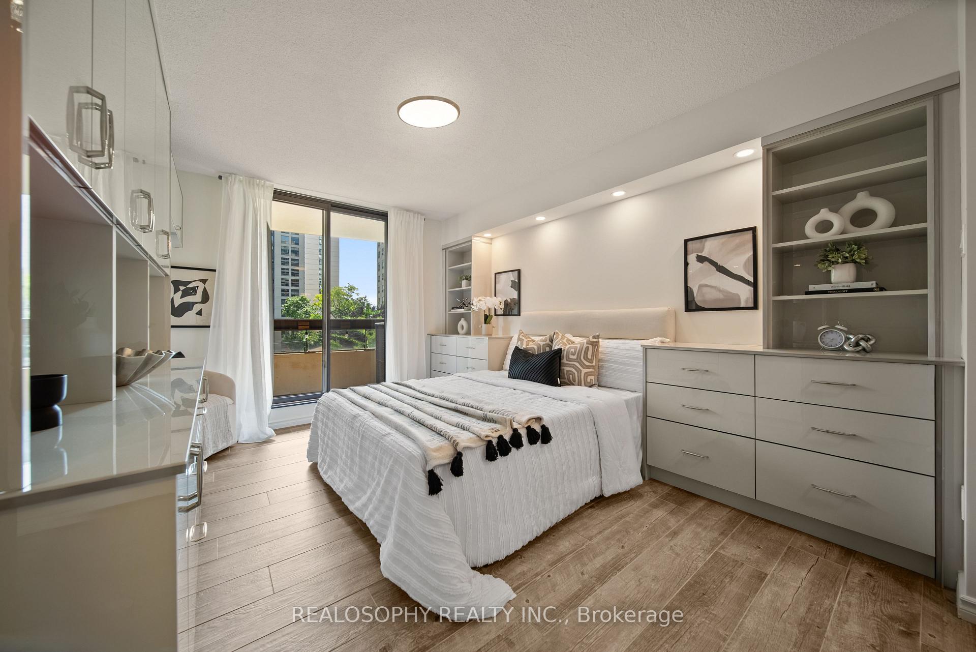 3 Bedrooms Condo at 100 Quebec, Toronto For sale