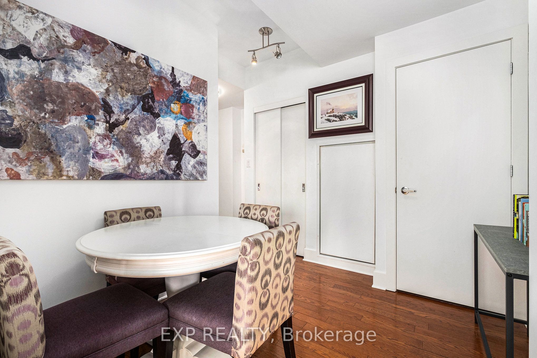 101 Richmond Road, #406