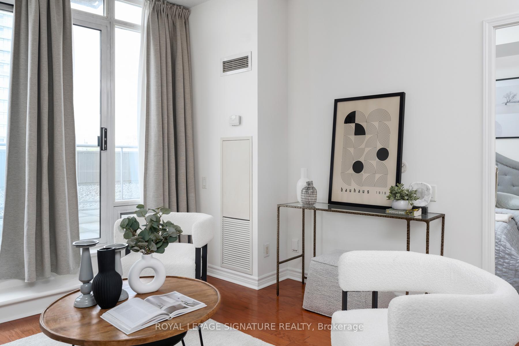 1 Bedroom Condo at 15 Windermere, Toronto For sale