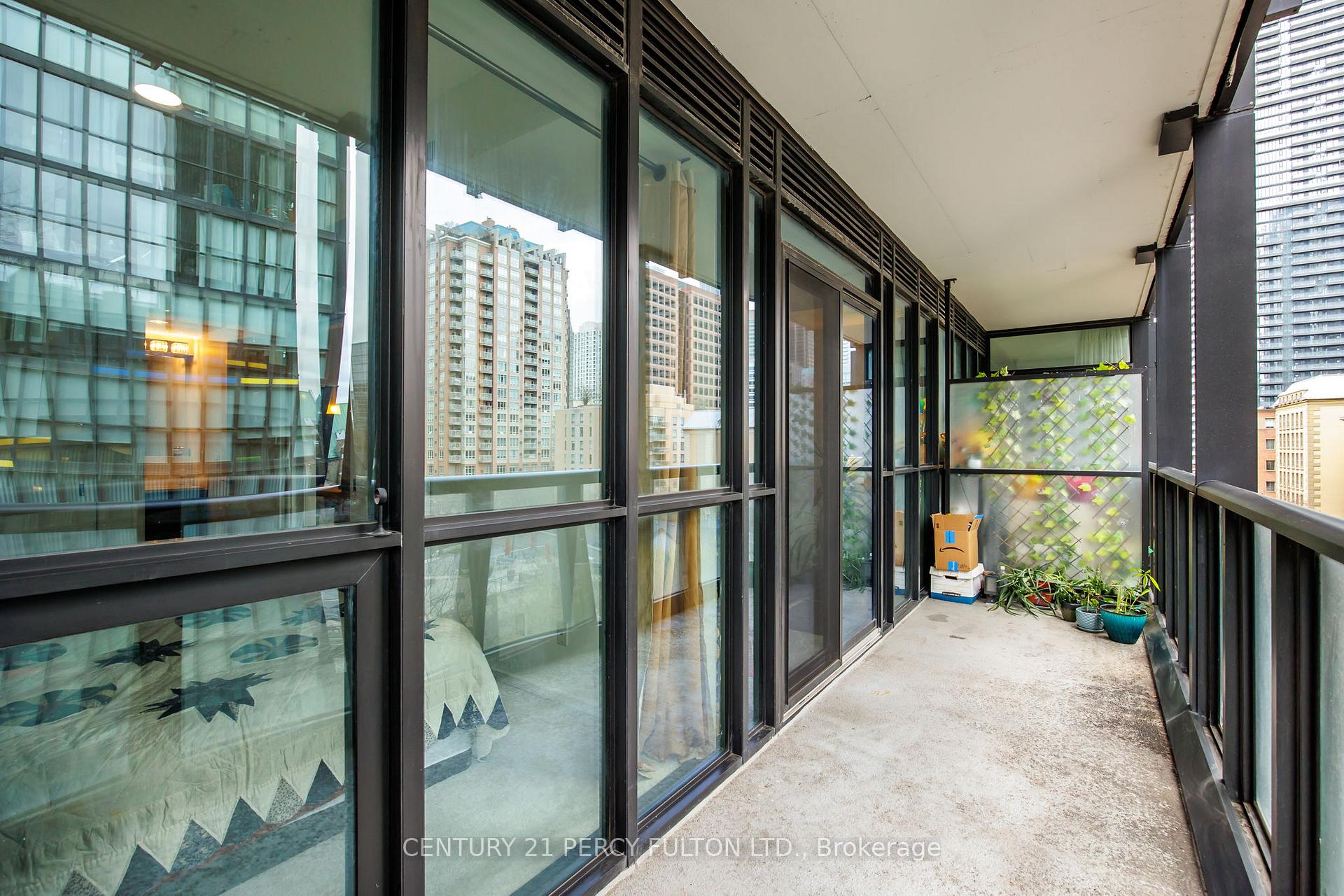 2 Bedrooms Condo at 101 Charles, Toronto For sale