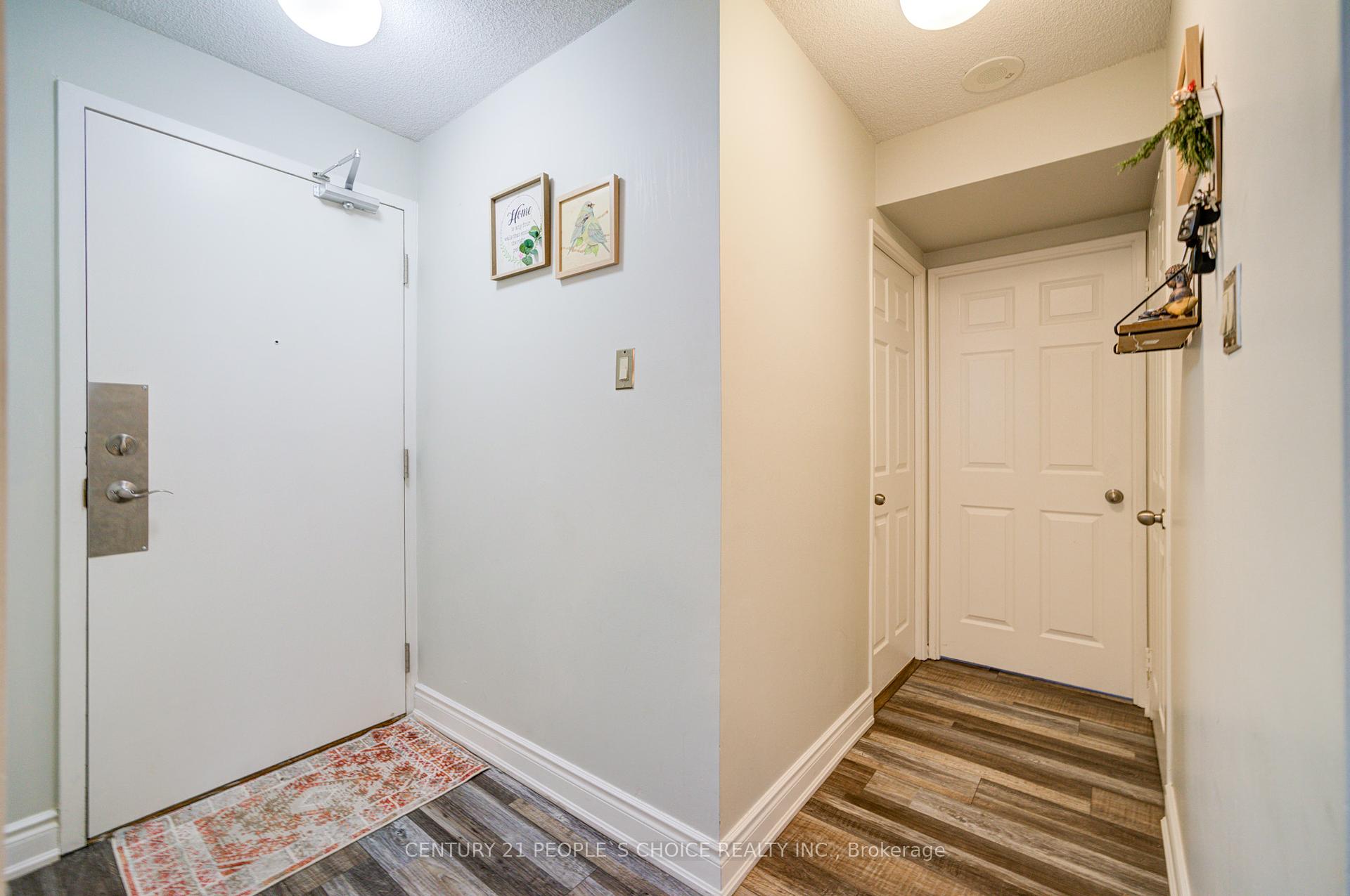 3 Bedrooms Condo at 4460 Tucana, Mississauga For sale