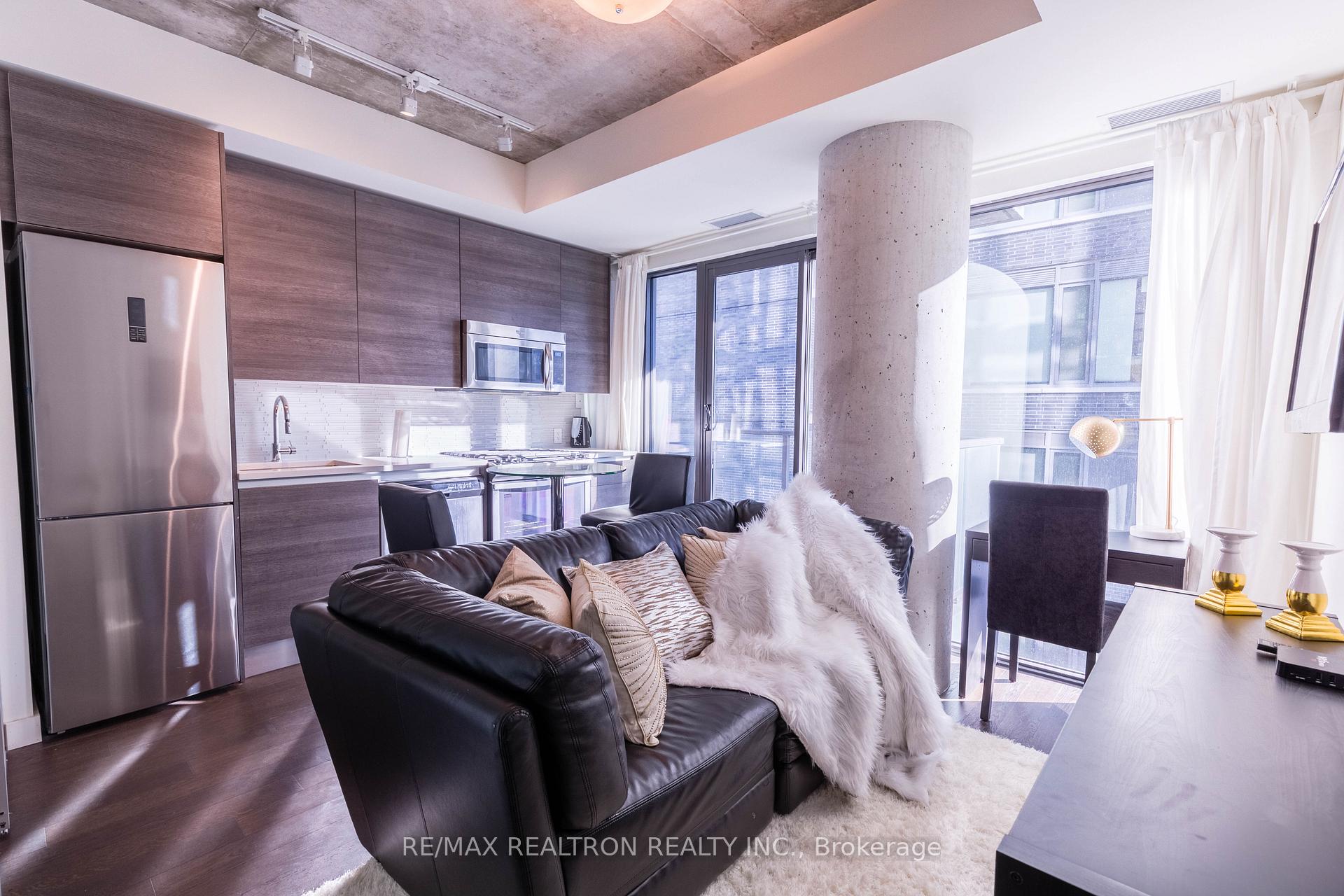 1 Bedroom Condo at 111 Bathurst, Toronto For sale