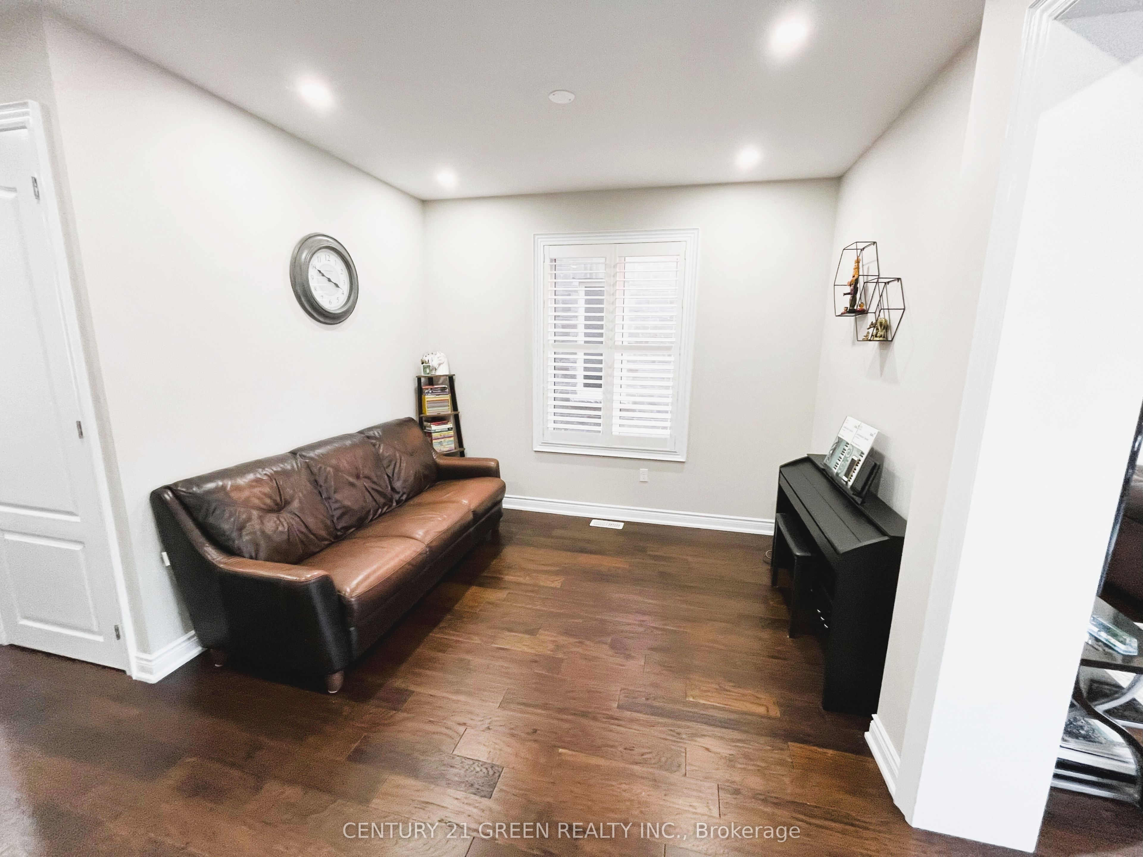 199 Windfields Farm Drive W