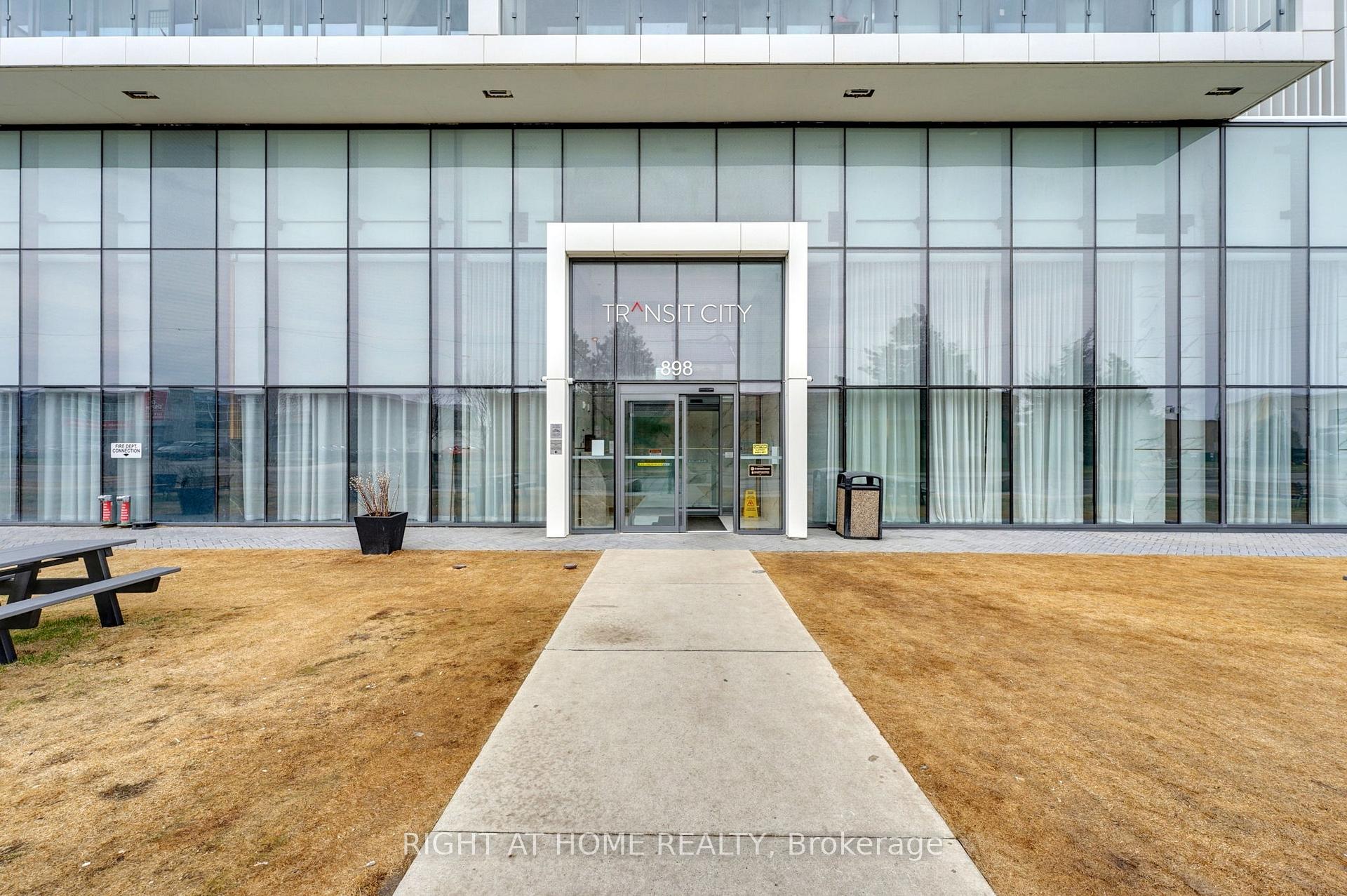 2 Bedrooms Condo at 898 Portage, Vaughan For sale