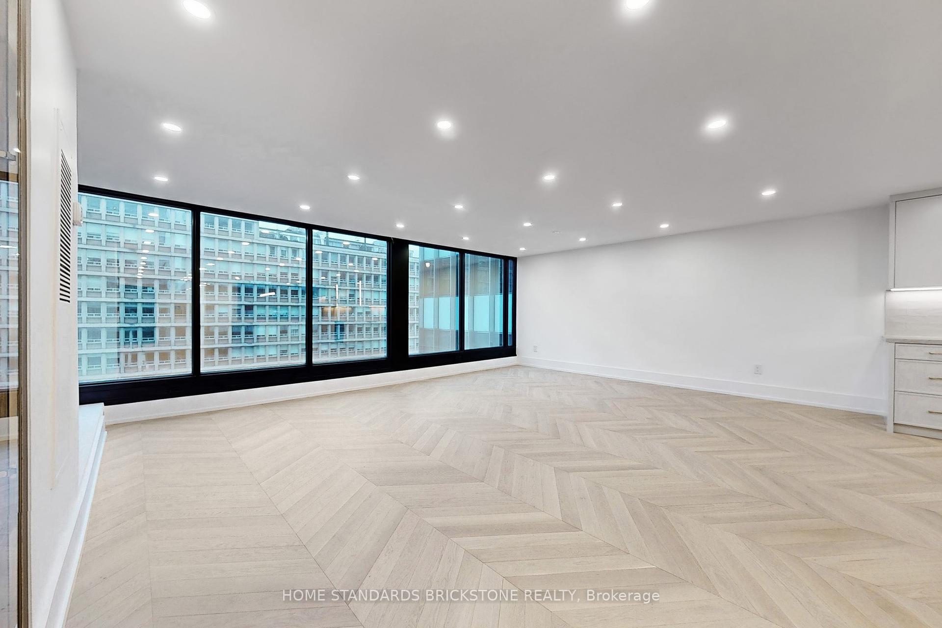 2 Bedrooms Condo at 110 Bloor, Toronto For sale