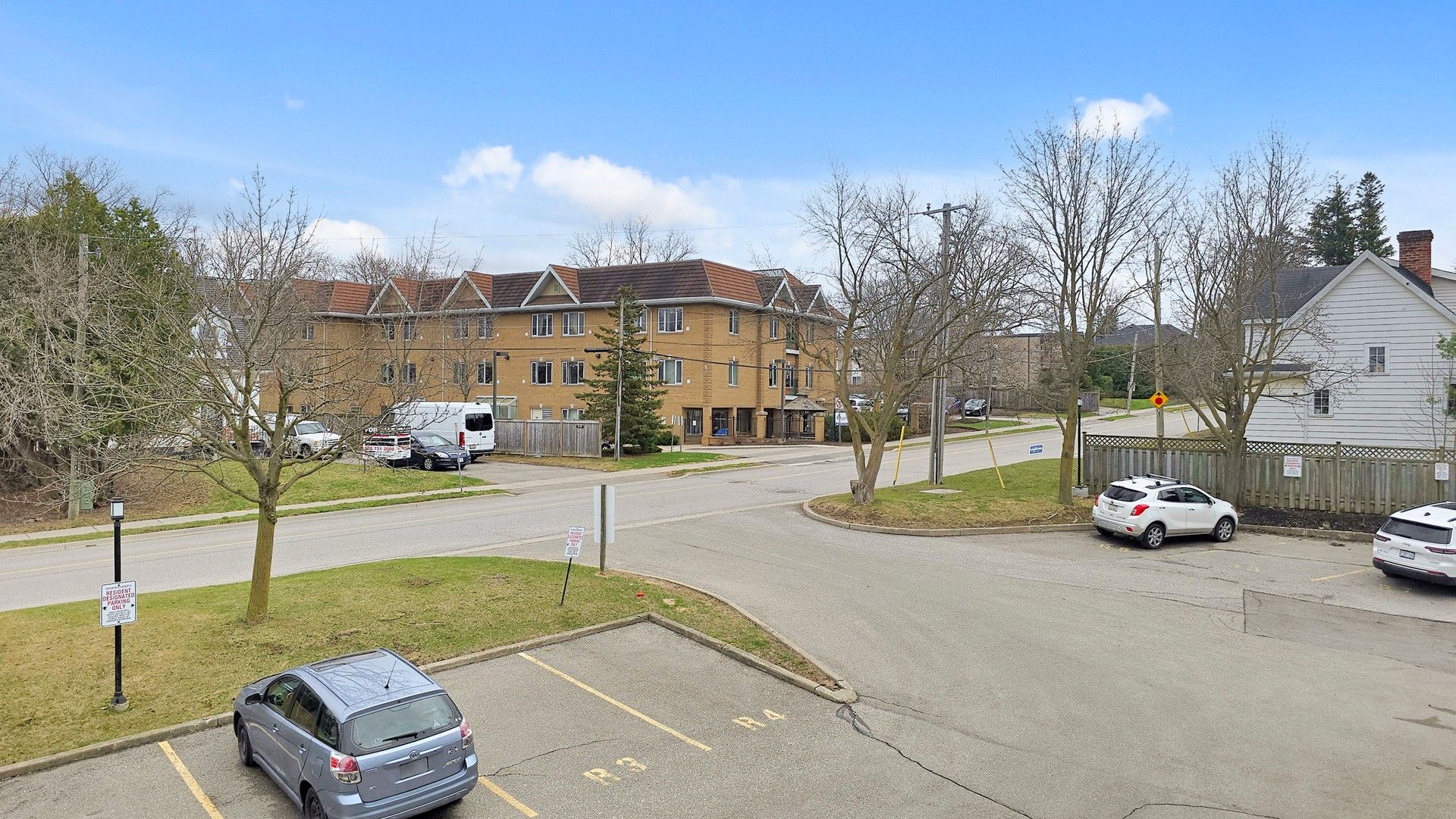 85 Wellington Street W 211