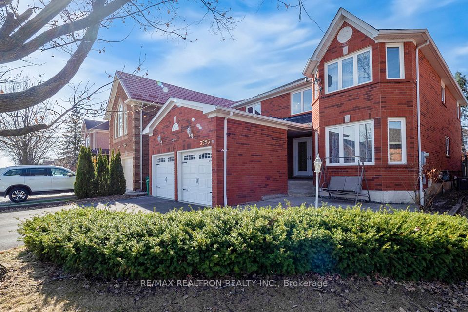 3223 Bloomfield