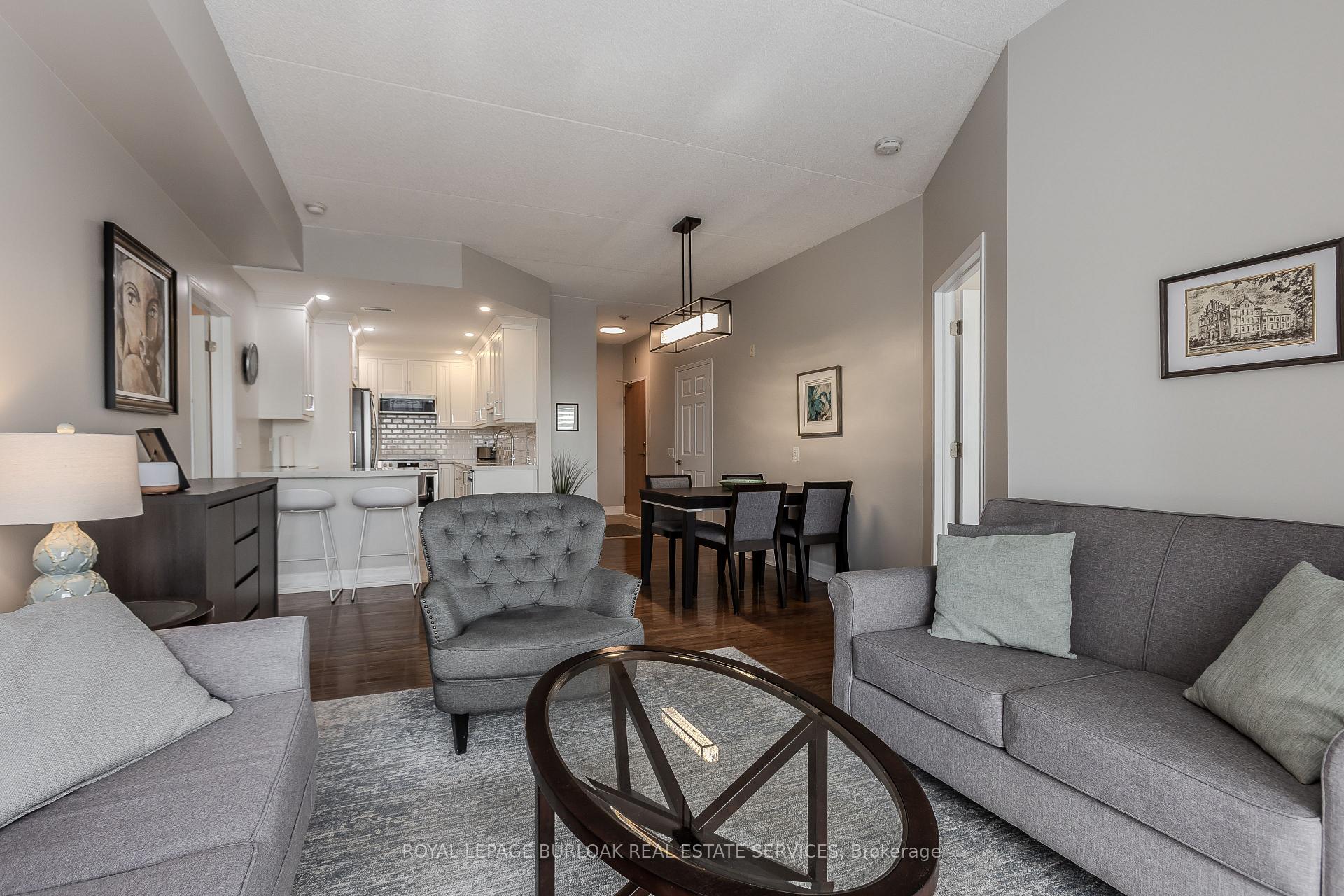 2 Bedrooms Condo at 2085 Amherst Heights, Burlington For sale