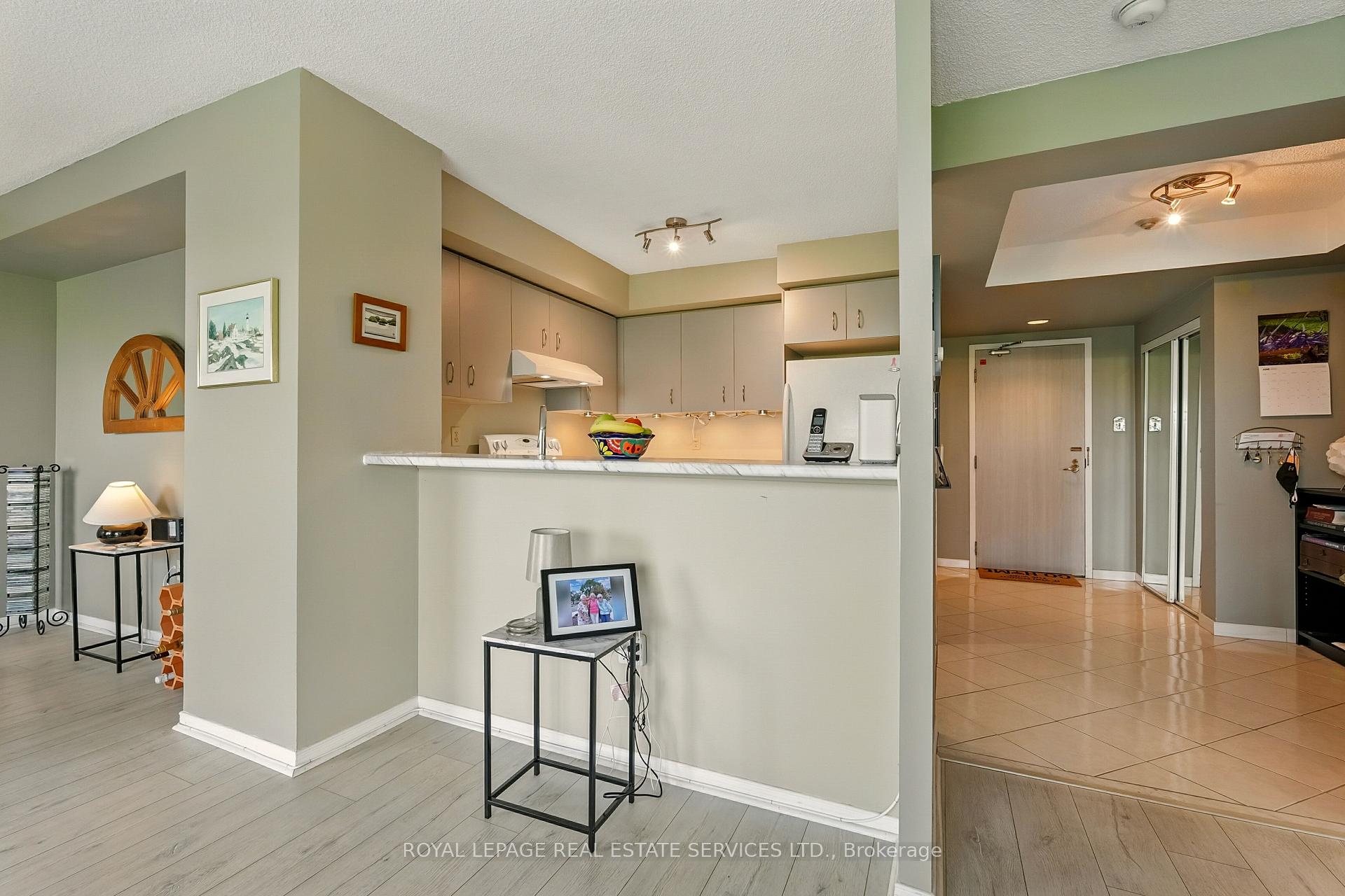 1 Bedroom Condo at 2155 Burnhamthorpe, Mississauga For sale