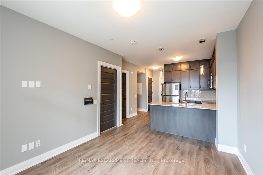 2 Bedrooms Condo at 50 KAITTING, Oakville For sale