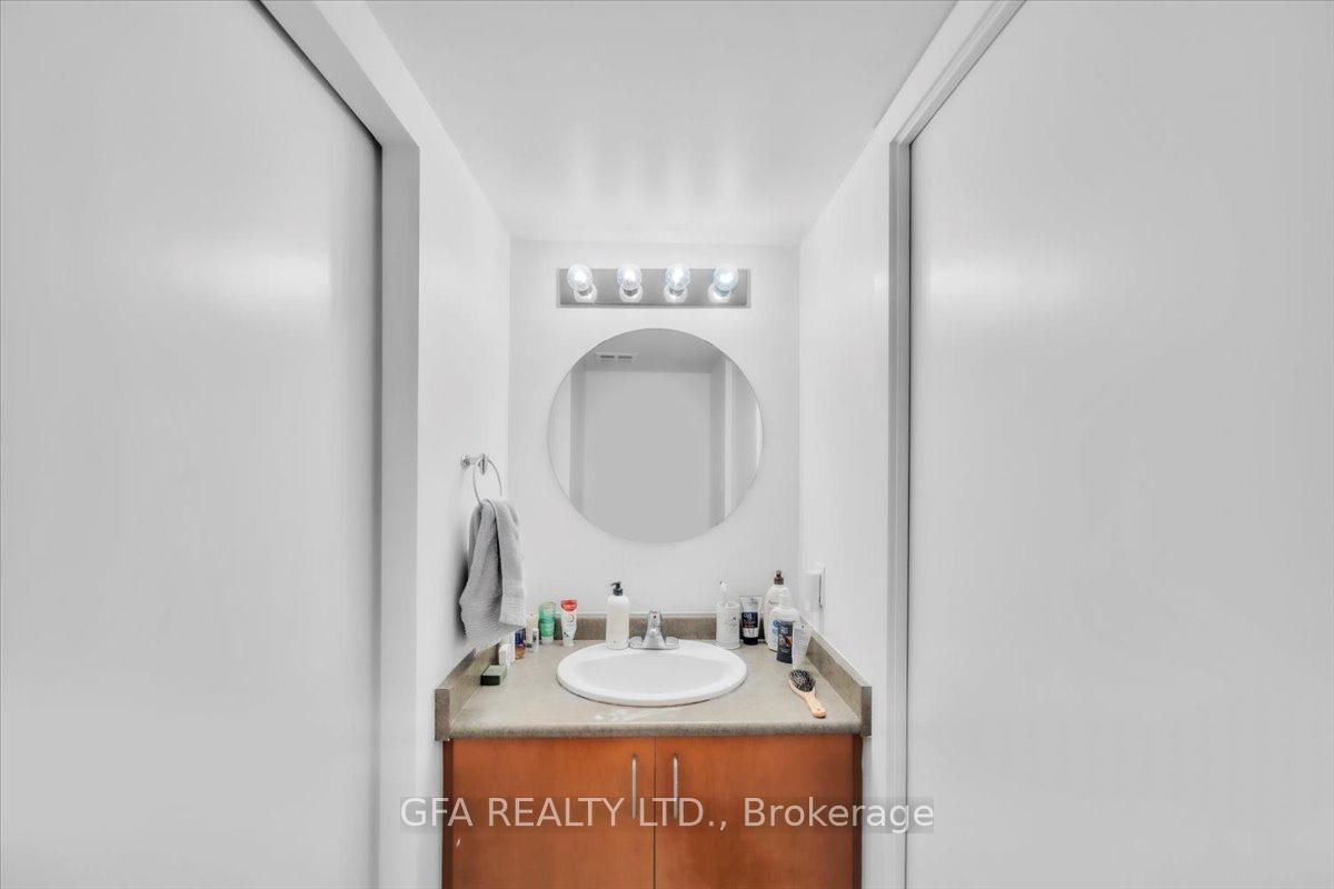 2 Bedrooms Condo at 550 Queens, Toronto For sale